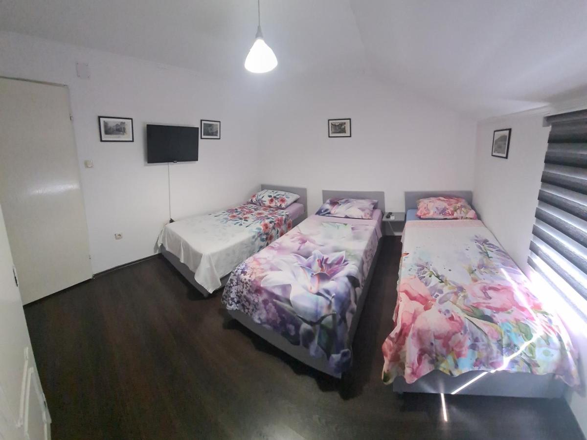 מוסטר Hostel Fm מראה חיצוני תמונה